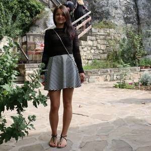 Meet your Posher, Lora